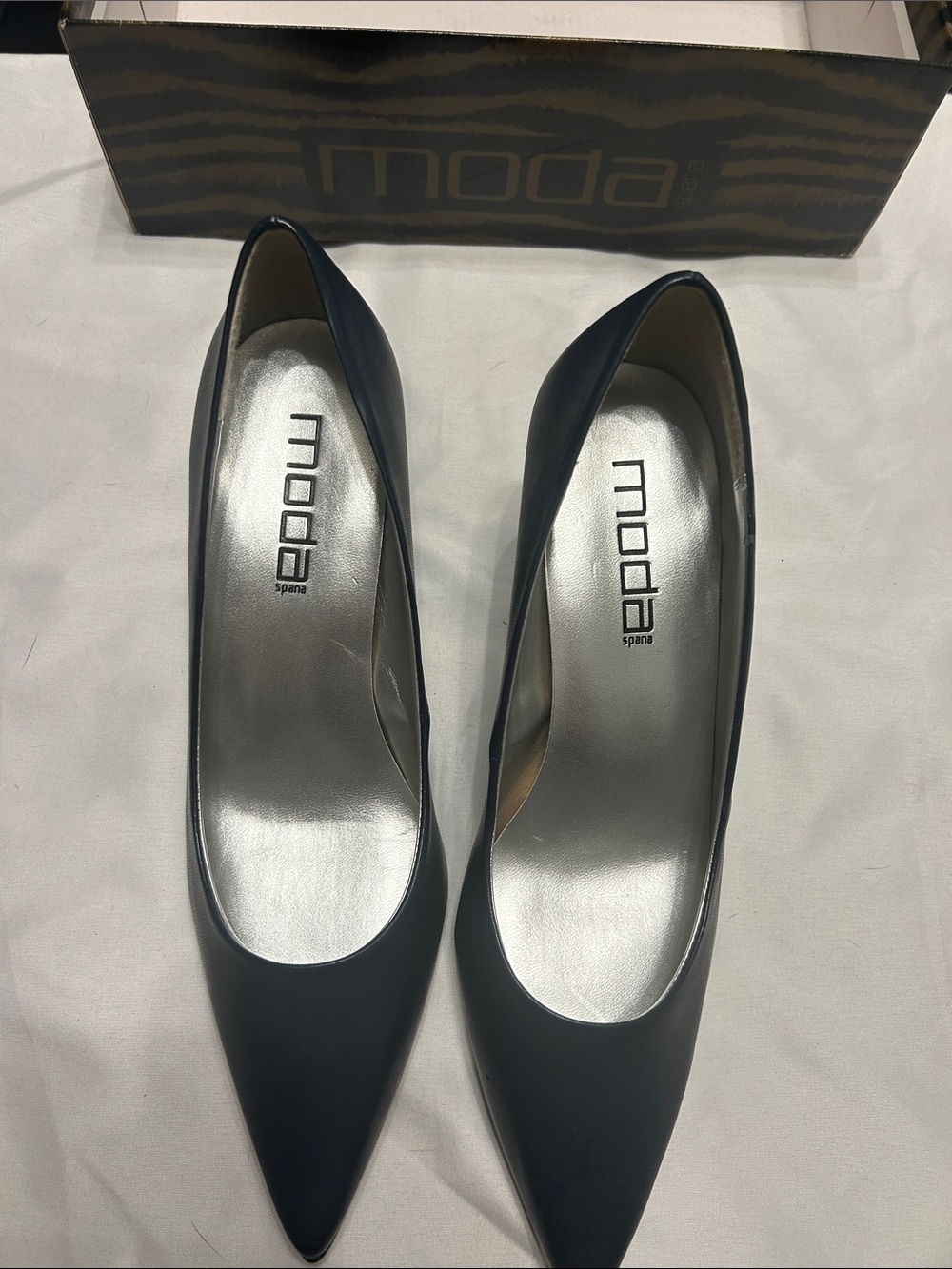 Moda Navy Pointed-Toe Women’s Pumps